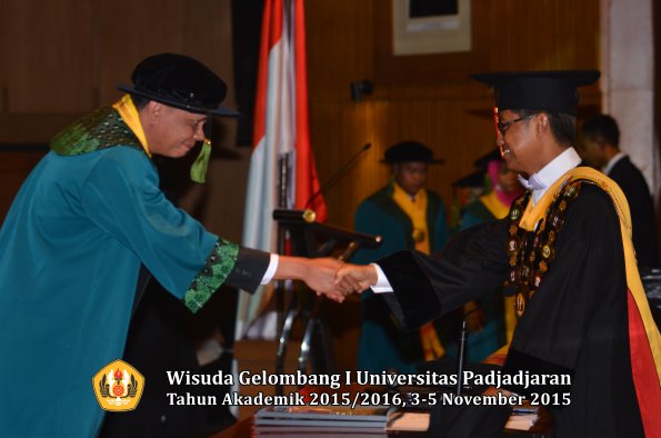 Wisuda Unpad Gel I TA 2015_2016  Fakultas Kedokteran oleh Rektor-011