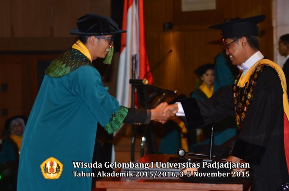 Wisuda Unpad Gel I TA 2015_2016  Fakultas Kedokteran oleh Rektor-036