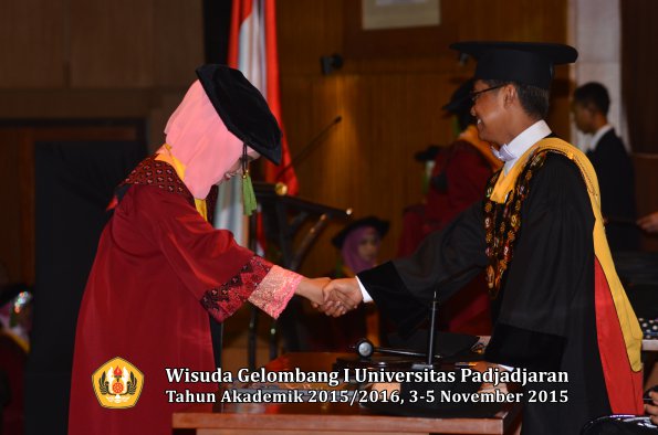 Wisuda Unpad Gel I TA 2015_2016  Fakultas Kedokteran oleh Rektor-123