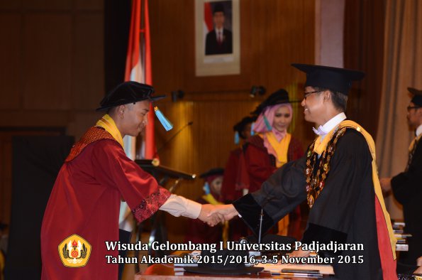 Wisuda Unpad Gel I TA 2015_2016  Fakultas Ilmu Budaya oleh Rektor-003