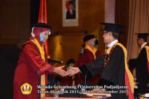 Wisuda Unpad Gel I TA 2015_2016  Fakultas Ilmu Budaya oleh Rektor-007