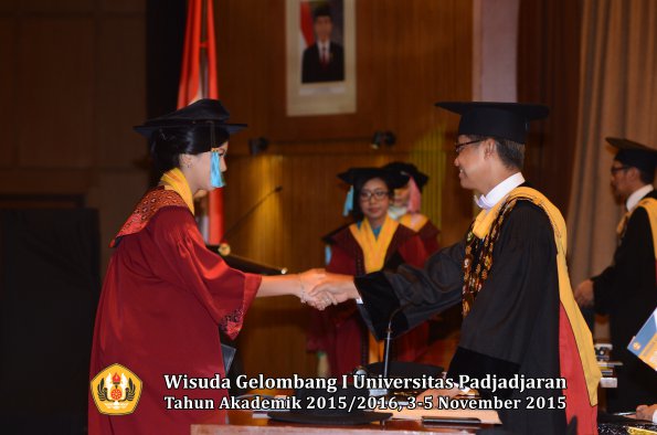 Wisuda Unpad Gel I TA 2015_2016  Fakultas Ilmu Budaya oleh Rektor-017
