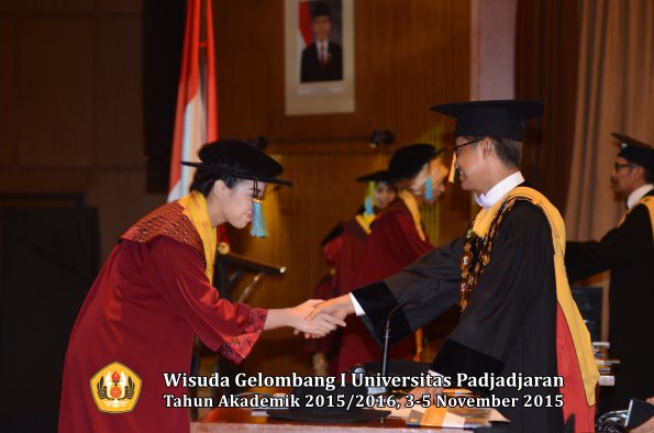 Wisuda Unpad Gel I TA 2015_2016  Fakultas Ilmu Budaya oleh Rektor-052