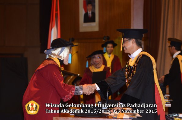 Wisuda Unpad Gel I TA 2015_2016  Fakultas Ilmu Budaya oleh Rektor-063