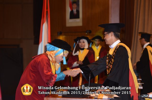 Wisuda Unpad Gel I TA 2015_2016  Fakultas Ilmu Budaya oleh Rektor-114