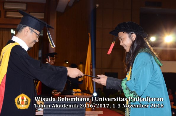 Wisuda Unpad Gel I TA 2016_2017 Fakultas Hukum Dekan 010