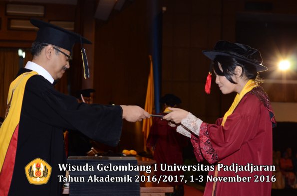 Wisuda Unpad Gel I TA 2016_2017 Fakultas Hukum Dekan 205
