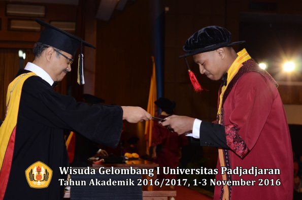 Wisuda Unpad Gel I TA 2016_2017 Fakultas Hukum Dekan 213