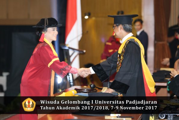 Wisuda Unpad Gel I TA 2017_2018  Fakultas Hukum oleh Rektor 119