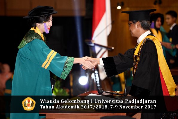 Wisuda Unpad Gel I TA 2017_2018  Fakultas psikologi oleh Rektor 018
