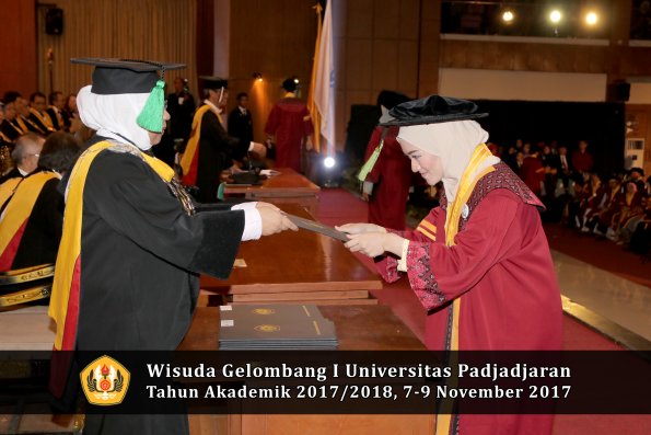 Wisuda Unpad Gel I TA 2017_2018  Fakultas kedokteran oleh dekan 213