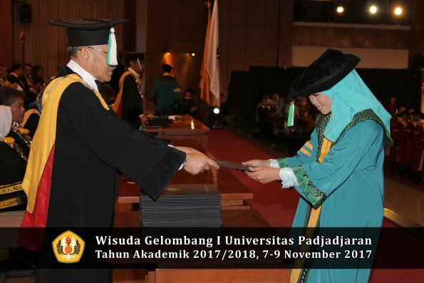 Wisuda Unpad Gel I TA 2017_2018  Fakultas Pertanian oleh Dekan 009