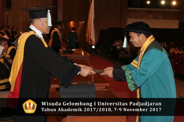 Wisuda Unpad Gel I TA 2017_2018  Fakultas Pertanian oleh Dekan 012