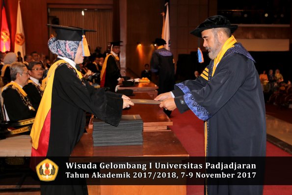Wisuda Unpad Gel I TA 2017_2018  Fakultas Teknik Geologi Oleh Dekan 002