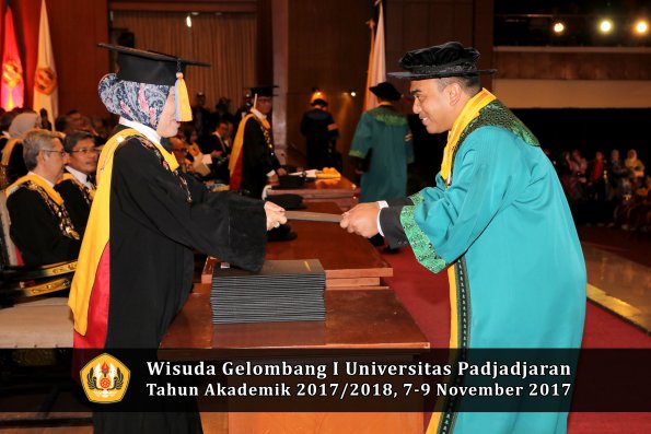 Wisuda Unpad Gel I TA 2017_2018  Fakultas Teknik Geologi Oleh Dekan 006
