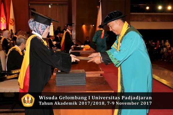 Wisuda Unpad Gel I TA 2017_2018  Fakultas Teknik Geologi Oleh Dekan 007