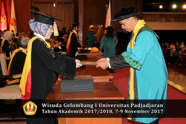 Wisuda Unpad Gel I TA 2017_2018  Fakultas Teknik Geologi Oleh Dekan 009