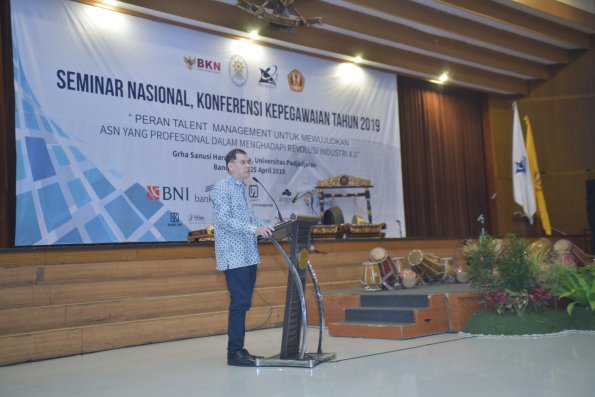 semnas_kepeg_2019_sesi1_ImamS_0019