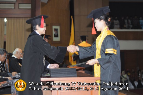 wisuda-fh-oleh-dekan-32