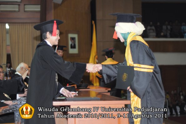 wisuda-fh-oleh-dekan-50