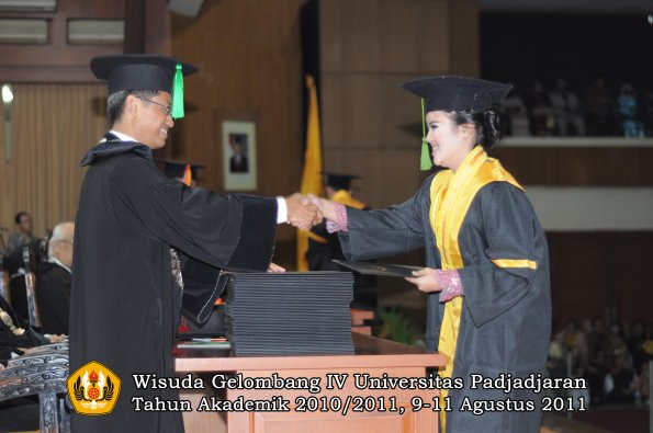 wisuda-fk-oleh-dekan-142