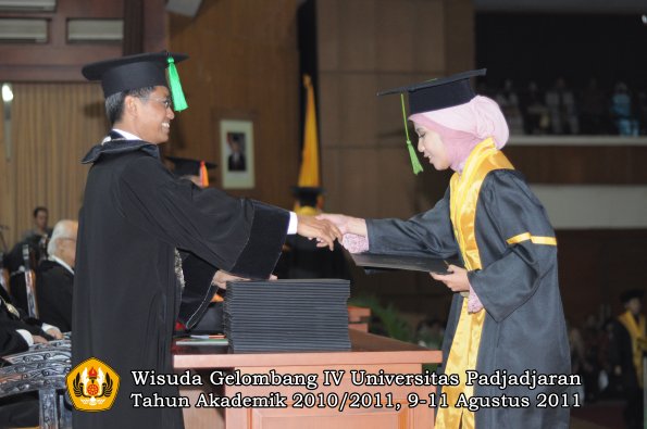 wisuda-fk-oleh-dekan-148