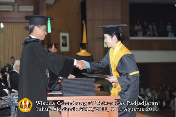 wisuda-fk-oleh-dekan-152