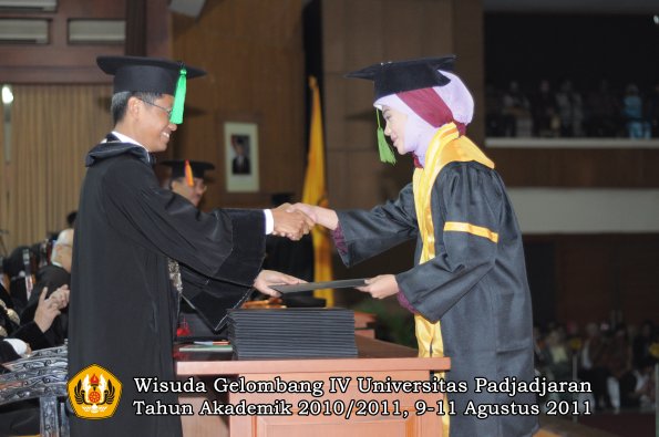 wisuda-fk-oleh-dekan-162