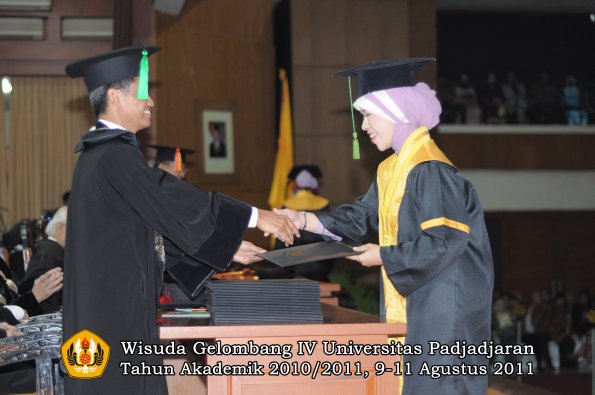 wisuda-fk-oleh-dekan-163