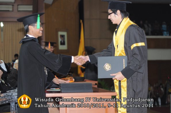 wisuda-fk-oleh-dekan-169