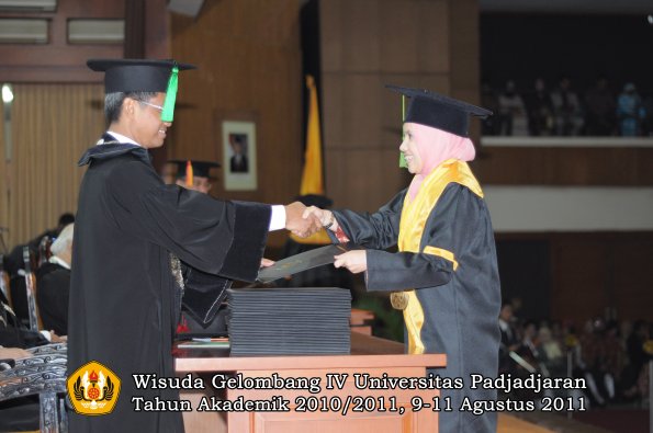 wisuda-fk-oleh-dekan-202