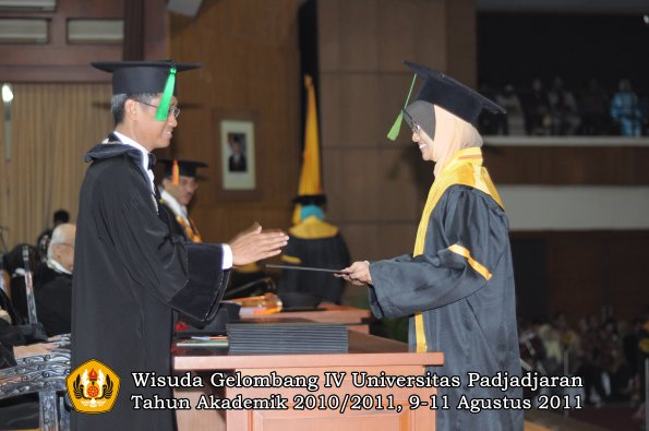 wisuda-fk-oleh-dekan-224