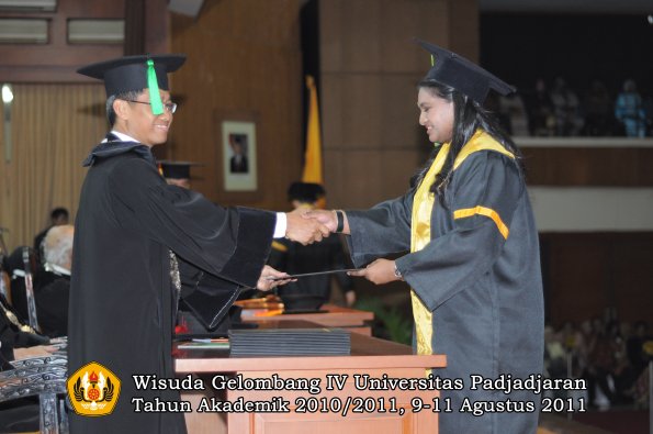 wisuda-fk-oleh-dekan-226