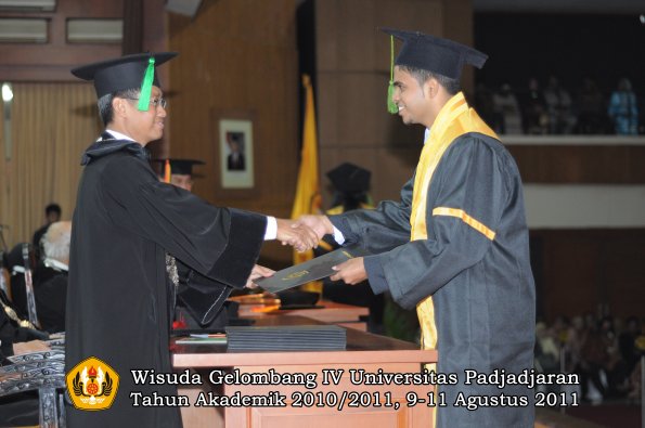 wisuda-fk-oleh-dekan-227