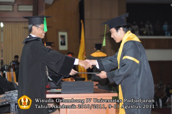 wisuda-fk-oleh-dekan-262