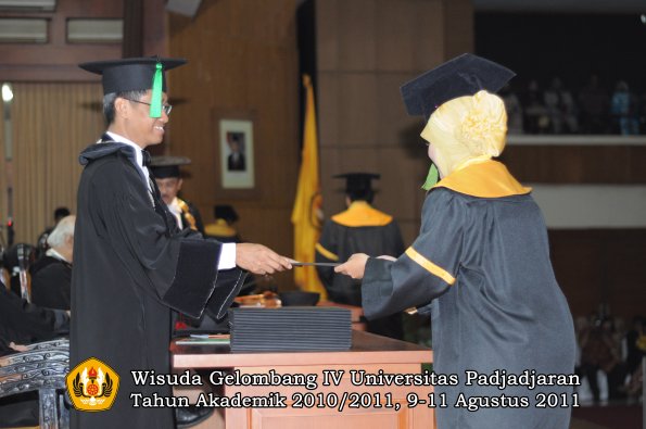 wisuda-fk-oleh-dekan-263