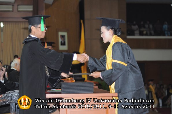 wisuda-fk-oleh-dekan-264