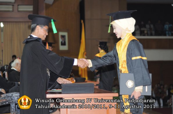 wisuda-fk-oleh-dekan-266