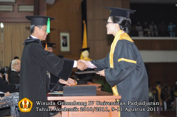 wisuda-fk-oleh-dekan-267