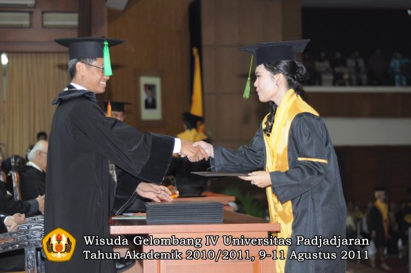 wisuda-fk-oleh-dekan-269