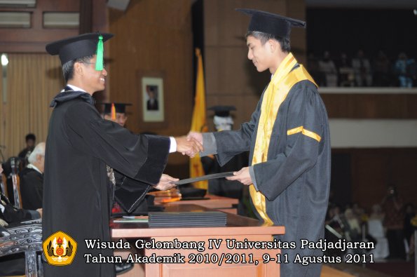 wisuda-fk-oleh-dekan-276