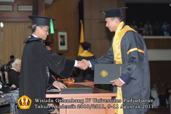 wisuda-fk-oleh-dekan-277