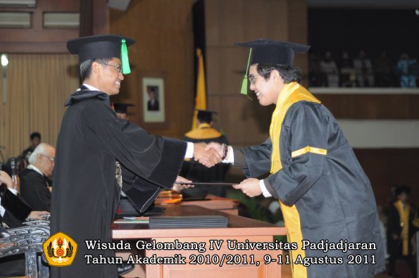 wisuda-fk-oleh-dekan-279