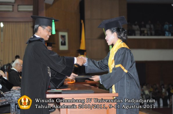 wisuda-fk-oleh-dekan-282