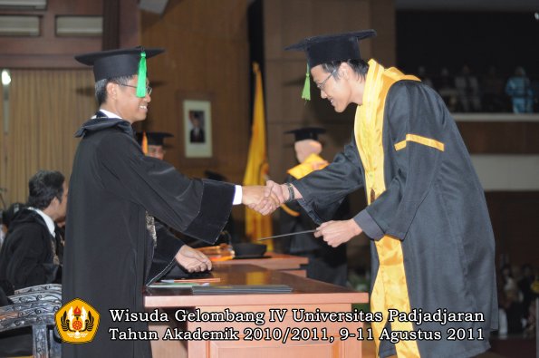 wisuda-fk-oleh-dekan-284