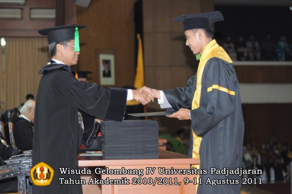 wisuda-fk-oleh-dekan-288