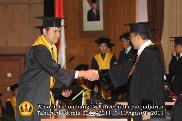 wisuda-fk-oleh-rektor-146