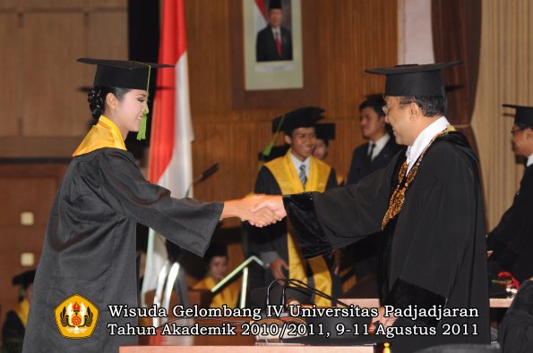 wisuda-fk-oleh-rektor-168