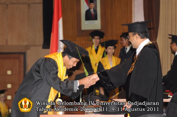 wisuda-fk-oleh-rektor-169