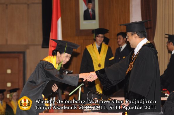 wisuda-fk-oleh-rektor-170